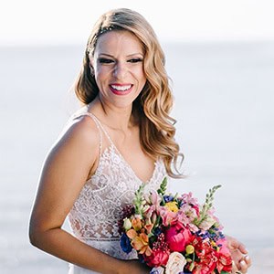 Μοντέρνος καλοκαιρινός γάμος στην Κύθνο με ζωηρά χρώματα │ Αθηνά & Παναγιώτης