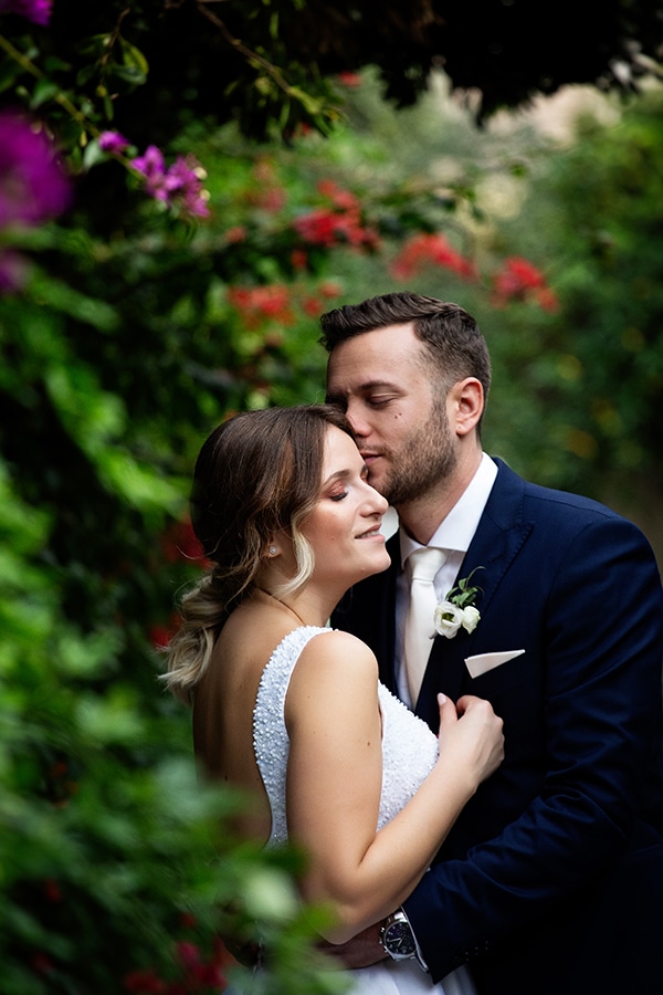 romantic-autumn-wedding-athens-white-hues_02x