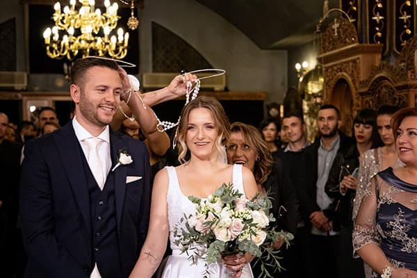 romantic-autumn-wedding-athens-white-hues_14