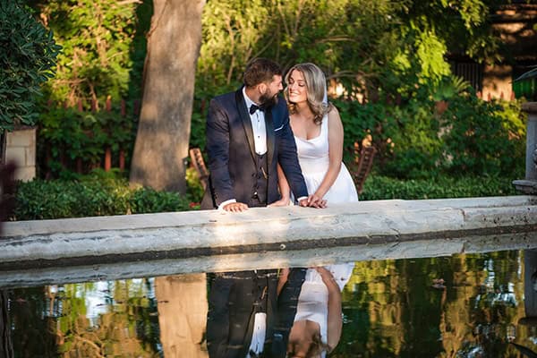 Ρομαντικός καλοκαιρινός γάμος στη Χίο σε ιβουάρ και λευκές αποχρώσεις│ Χριστίνα & Αντώνης