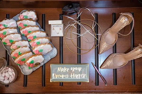 romantic-summer-wedding-chios-ivory-white-hues_05x