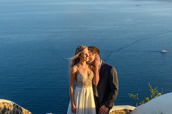 stunning-spring-wedding-santorini-magical-view_02