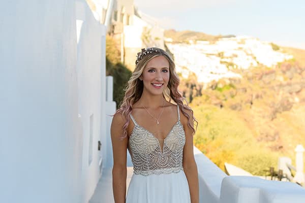 stunning-spring-wedding-santorini-magical-view_04x
