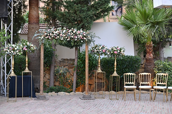 beautiful-outdoor-wedding-nicosia-romantic-decoration_07x