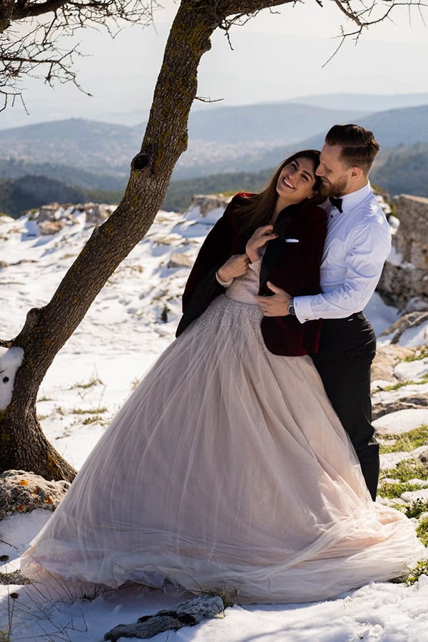 beautiful-winter-wedding-athens-burgundy-hues_01x