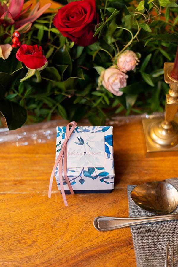 beautiful-winter-wedding-athens-burgundy-hues_15