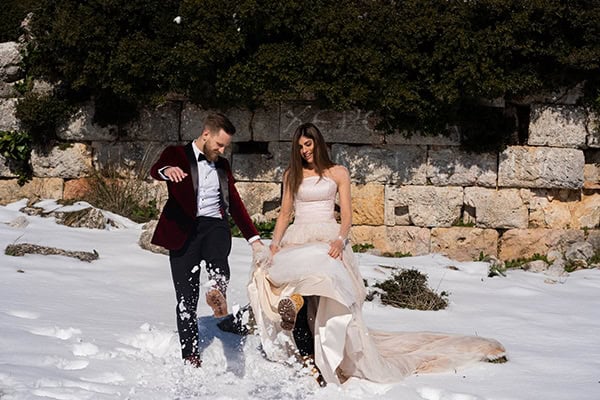 beautiful-winter-wedding-athens-burgundy-hues_17