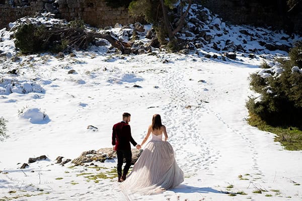beautiful-winter-wedding-athens-burgundy-hues_18