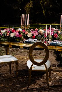 Luxurious στολισμος δεξιωσης με πλουσιες γιρλαντες λουλουδιων Luxurious στολισμος δεξιωσης με πλουσιες γιρλαντες λουλουδιων