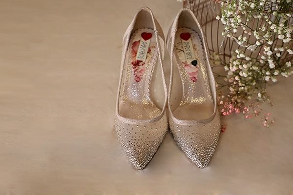 fairytale-bridal-shoes-savrani-creations-floral-patterns-crystals-lace-details_01