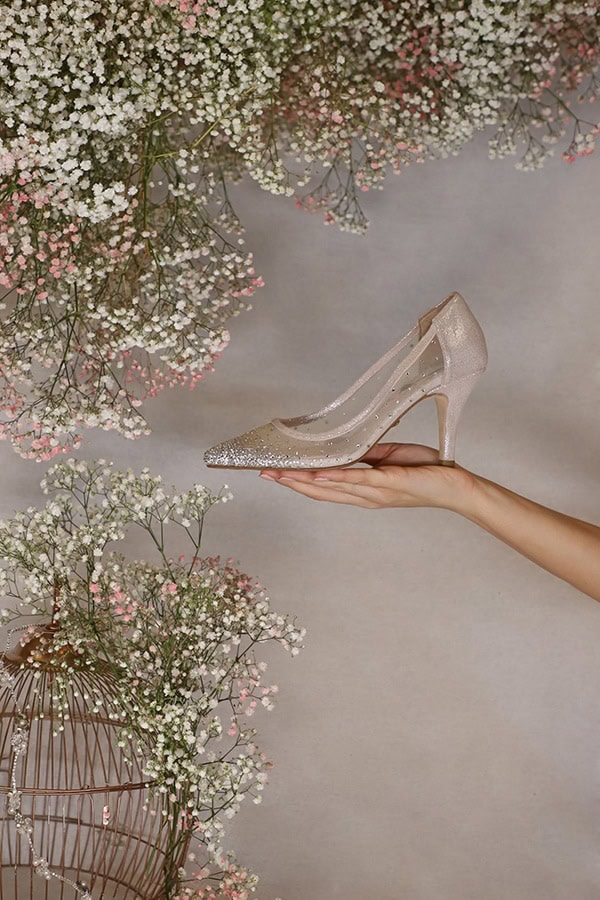 fairytale-bridal-shoes-savrani-creations-floral-patterns-crystals-lace-details_01x