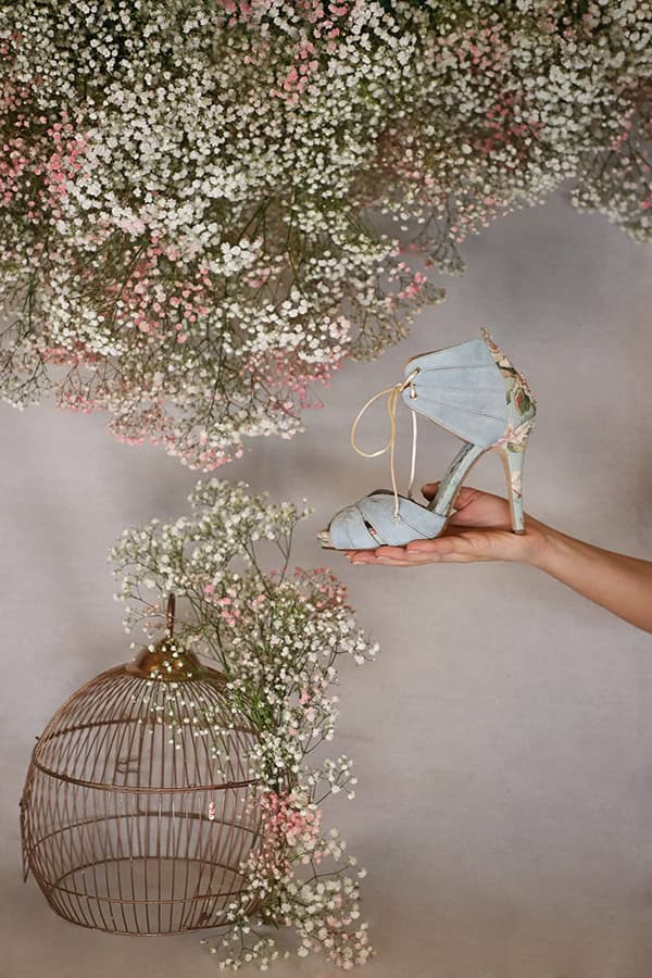 fairytale-bridal-shoes-savrani-creations-floral-patterns-crystals-lace-details_02
