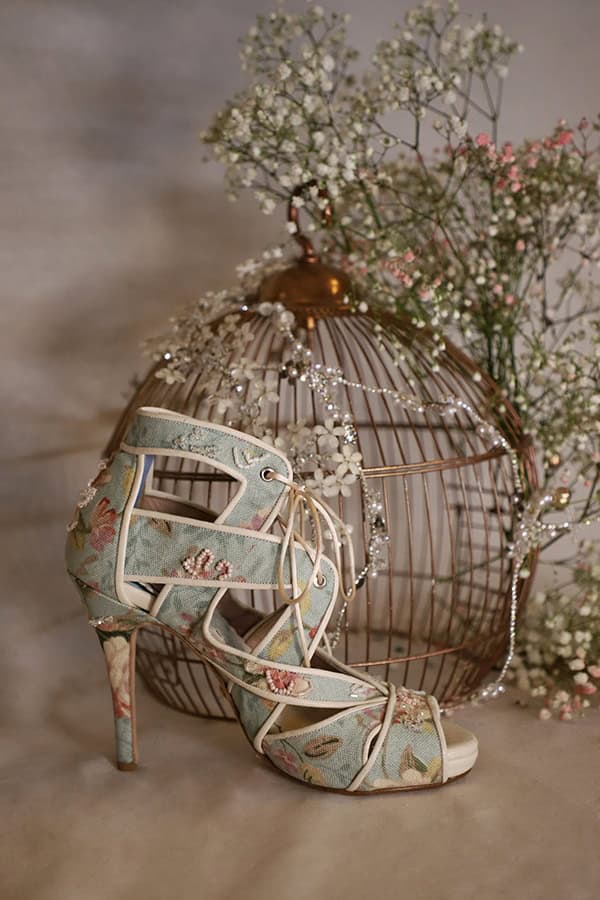 fairytale-bridal-shoes-savrani-creations-floral-patterns-crystals-lace-details_10