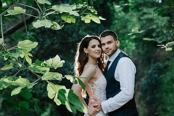 outdoor-summer-wedding-crete-white-gold-hues_02