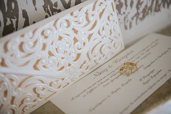 outdoor-summer-wedding-crete-white-gold-hues_03x