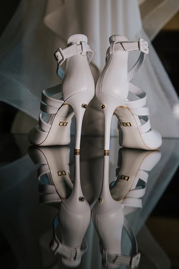 outdoor-summer-wedding-crete-white-gold-hues_06