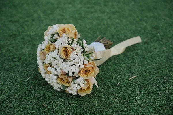 outdoor-summer-wedding-crete-white-gold-hues_06x