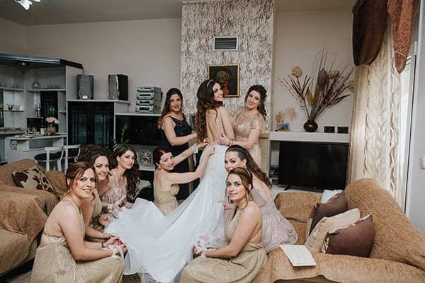 outdoor-summer-wedding-crete-white-gold-hues_07x