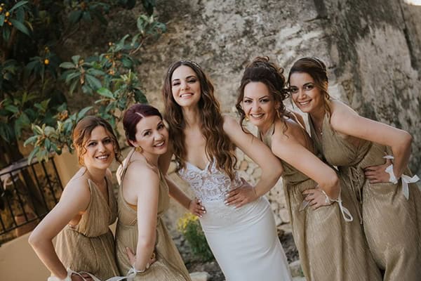 outdoor-summer-wedding-crete-white-gold-hues_08