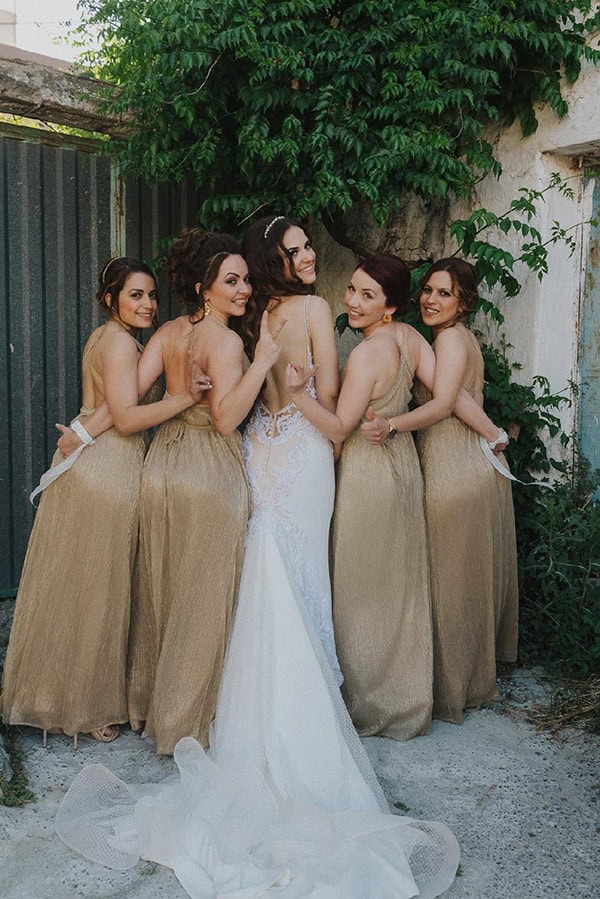 outdoor-summer-wedding-crete-white-gold-hues_08x