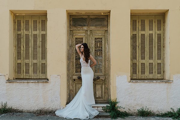 outdoor-summer-wedding-crete-white-gold-hues_09