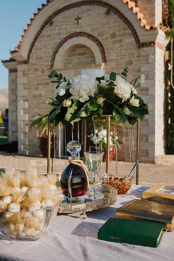 outdoor-summer-wedding-crete-white-gold-hues_12x