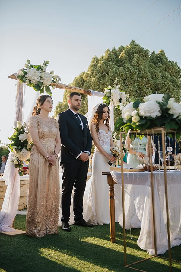 outdoor-summer-wedding-crete-white-gold-hues_15x