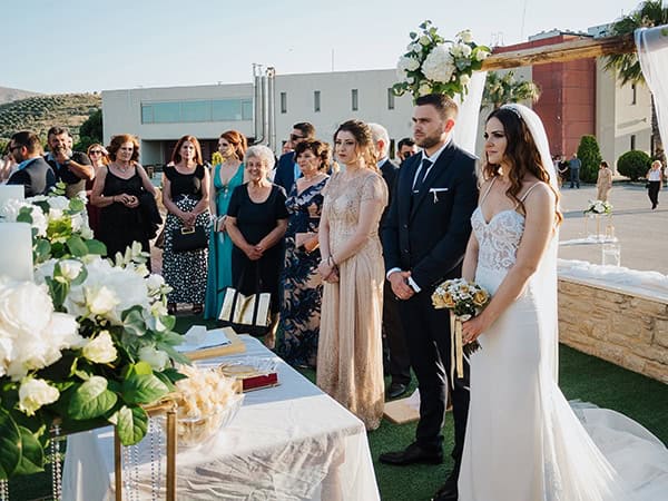 outdoor-summer-wedding-crete-white-gold-hues_20
