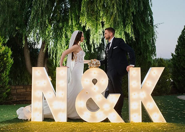 outdoor-summer-wedding-crete-white-gold-hues_24