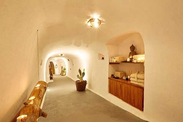 unforgettable-honeymoon-magical-luxury-villas-spa-santorini-island_14