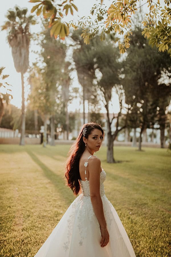 destination-wedding-fairy-lights-elegant-details-_01x