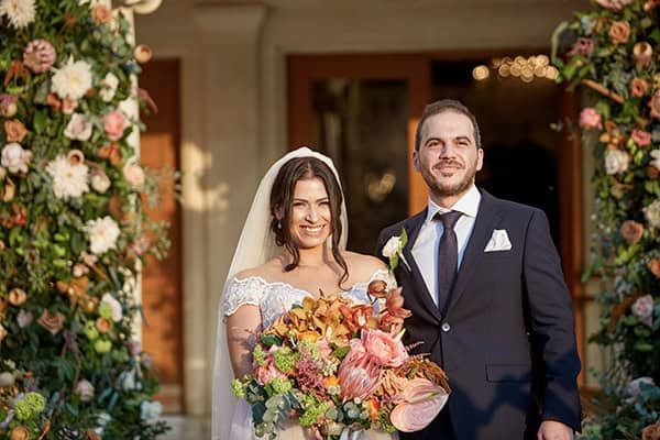 fall-wedding-nicosia-lush-florals_01x