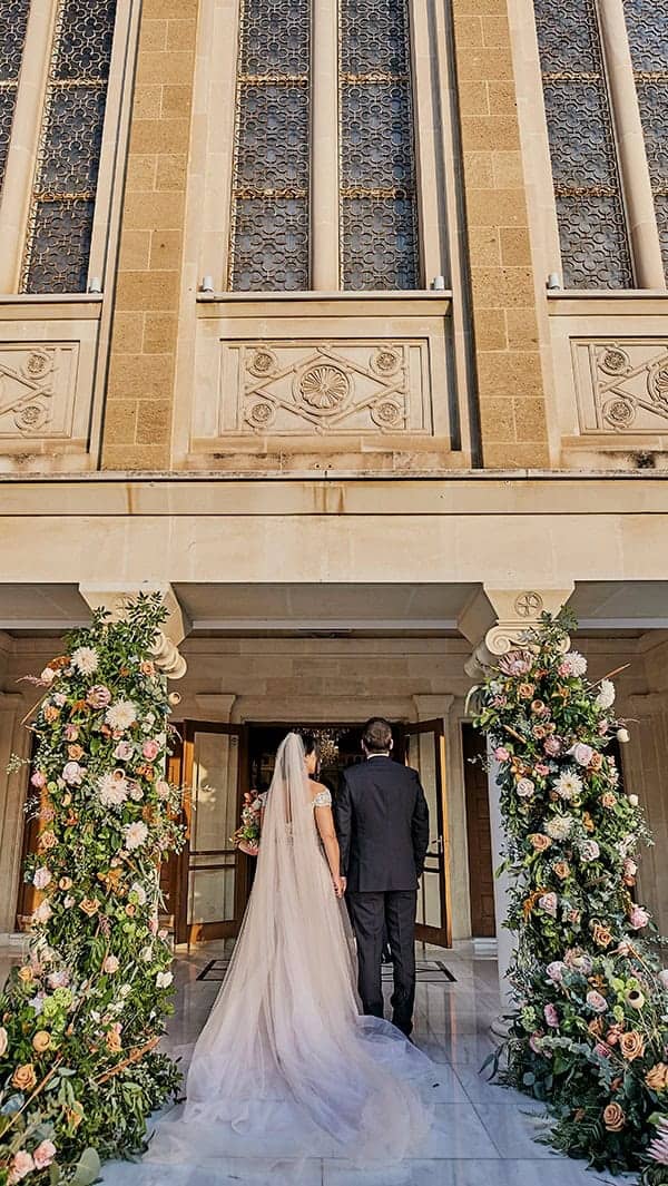 fall-wedding-nicosia-lush-florals_11