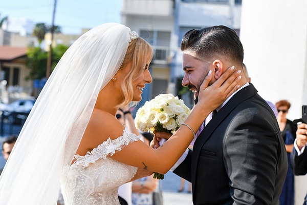 gatsby-summer-wedding-nicosia-fairylights-crystal-details_01x