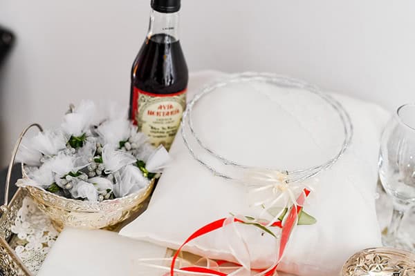 gatsby-summer-wedding-nicosia-fairylights-crystal-details_14