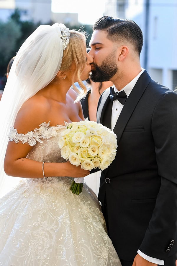 gatsby-summer-wedding-nicosia-fairylights-crystal-details_18