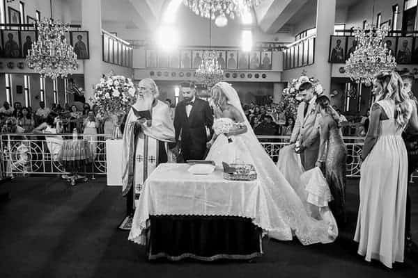 gatsby-summer-wedding-nicosia-fairylights-crystal-details_24