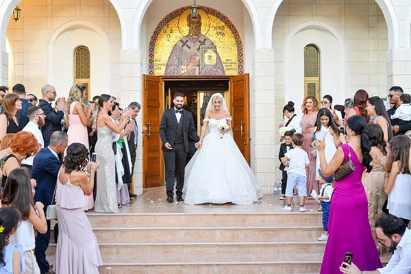 gatsby-summer-wedding-nicosia-fairylights-crystal-details_25