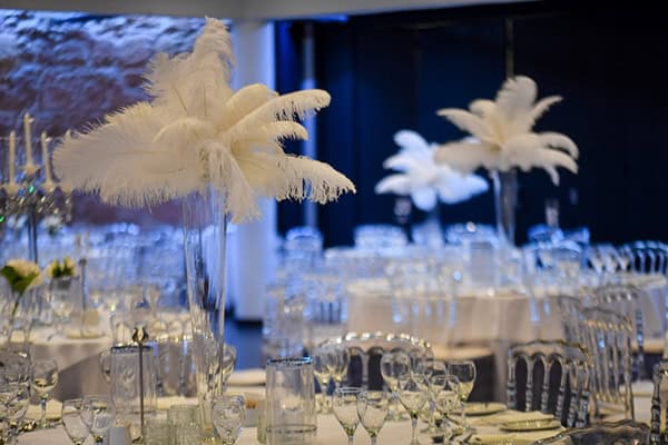 gatsby-summer-wedding-nicosia-fairylights-crystal-details_27y