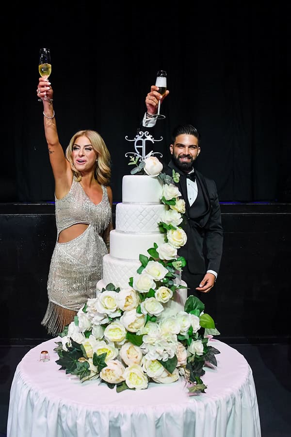 gatsby-summer-wedding-nicosia-fairylights-crystal-details_33