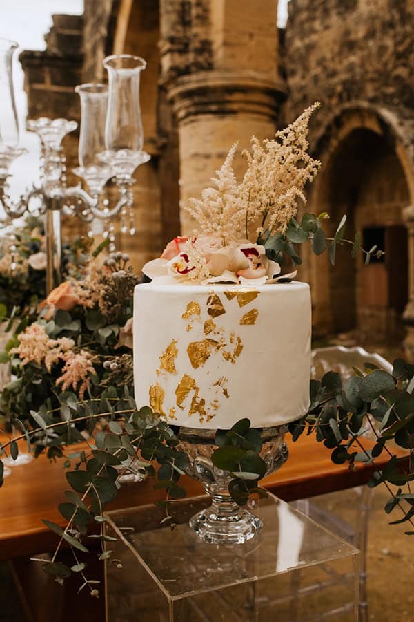 most-romantic-styled-shoot-dried-flowers-bohemian-elements_04