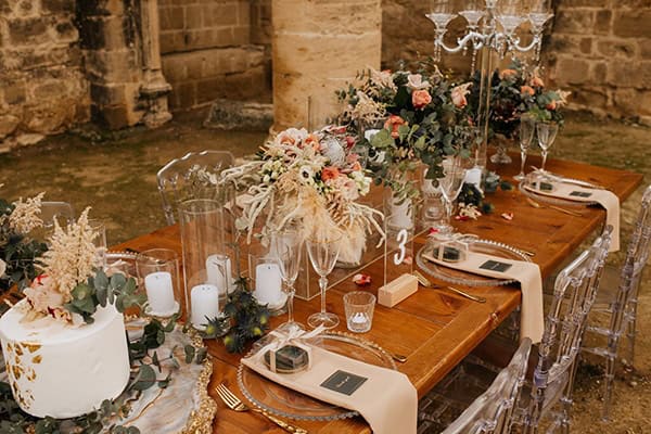 most-romantic-styled-shoot-dried-flowers-bohemian-elements_06