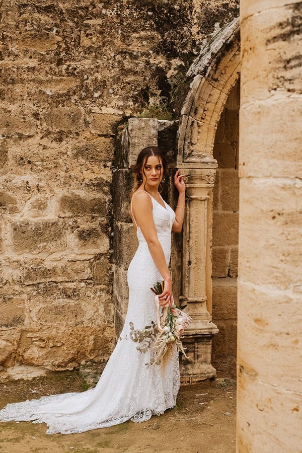 most-romantic-styled-shoot-dried-flowers-bohemian-elements_07x