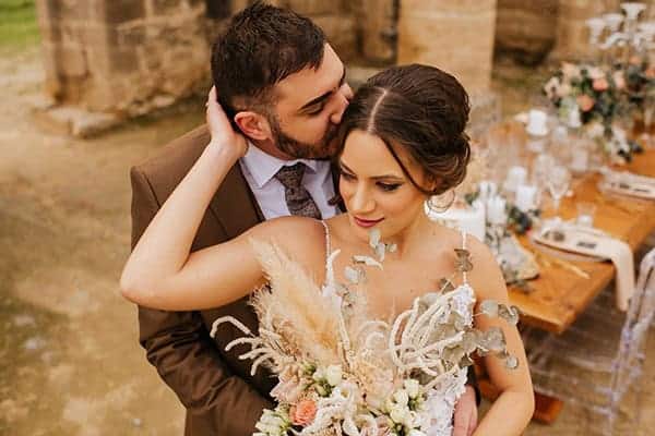 most-romantic-styled-shoot-dried-flowers-bohemian-elements_09x