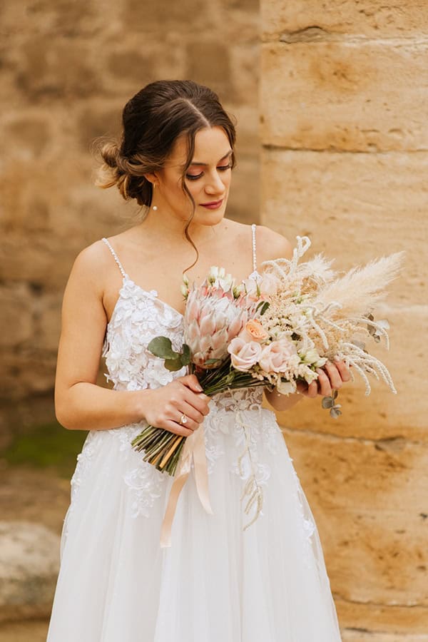 most-romantic-styled-shoot-dried-flowers-bohemian-elements_11x