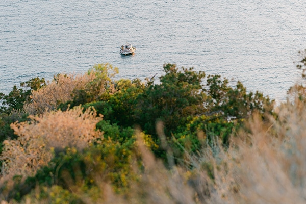 outdoor-summer-wedding-athens-gold-details-succulents_04x