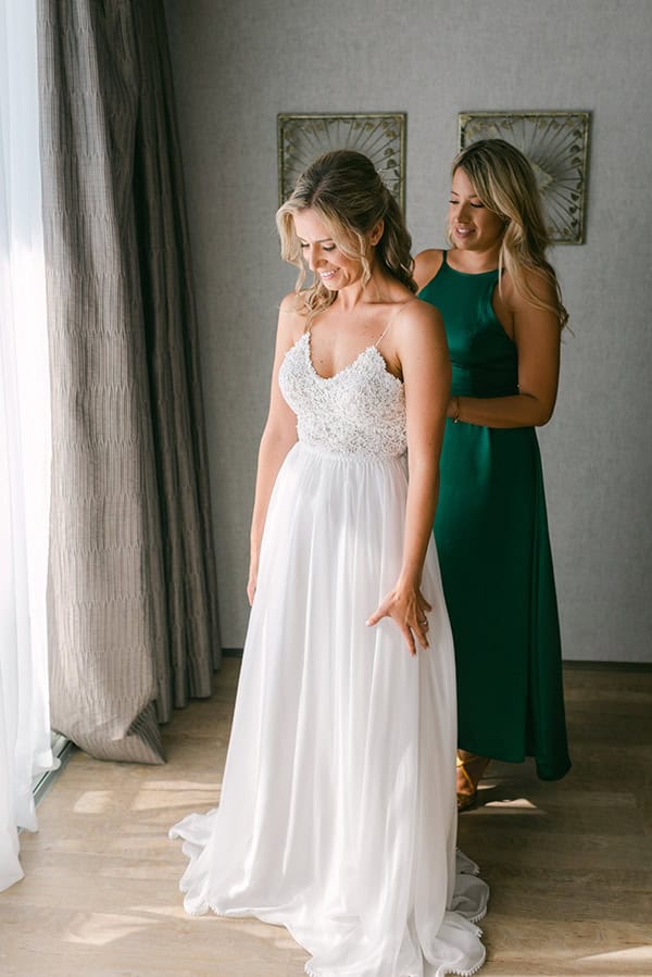 outdoor-summer-wedding-athens-gold-details-succulents_05