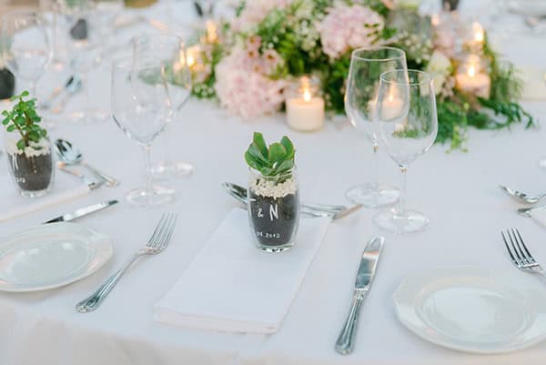 outdoor-summer-wedding-athens-gold-details-succulents_18
