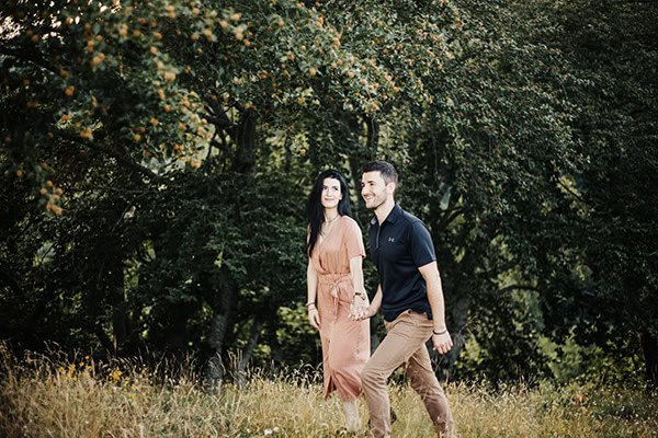 romantic-engagement-shoot-in-nature-_08