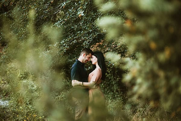 romantic-engagement-shoot-in-nature-_08x